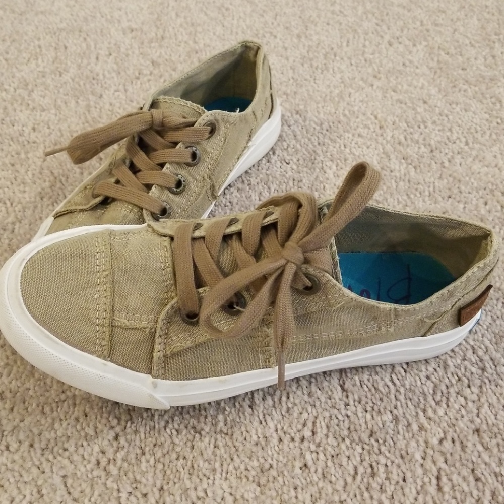 Shoes from Buckle